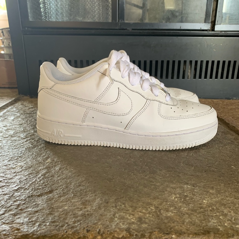 white nike air force 1